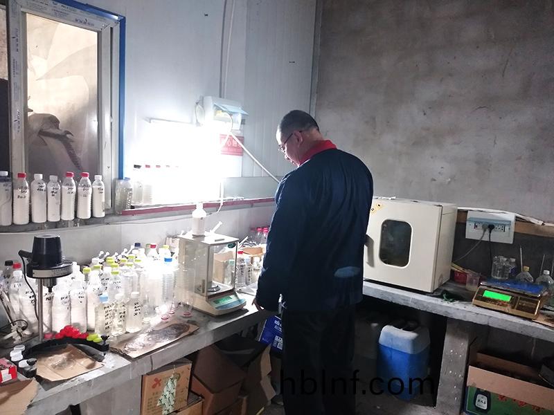 助畱(liu)助濾(lv)劑的(de)原理(li)